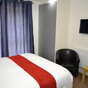 Bed and breakfast Heathrow Travellers Hub, Hounslow