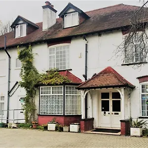 Pensión Lyttleton, Uxbridge